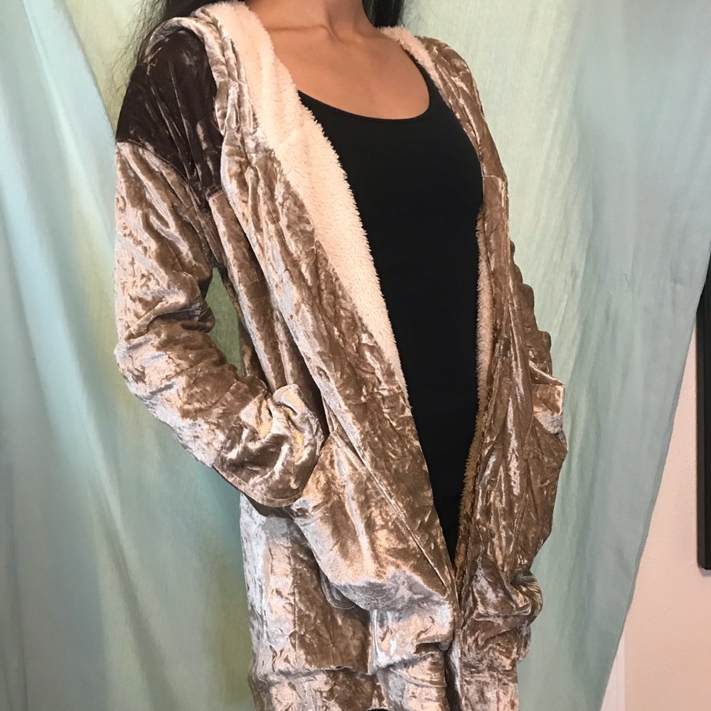 Velvet Coat - Picture 2 of 4